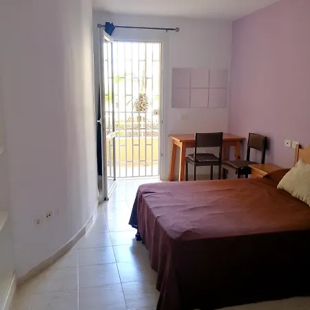 With 2 Bedrooms In With Wonderful Mountain View *